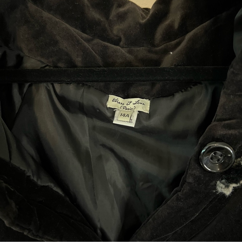 Eliana et Lena Black Coat with Faux Fur Accents - Picture 3 of 5